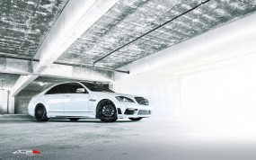 22" wheel Matte Black Eminence D709 Mercedes-Benz S550